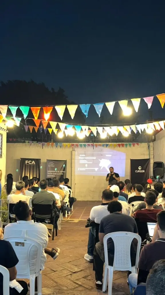 Charla nocturna al aire libre en la sede